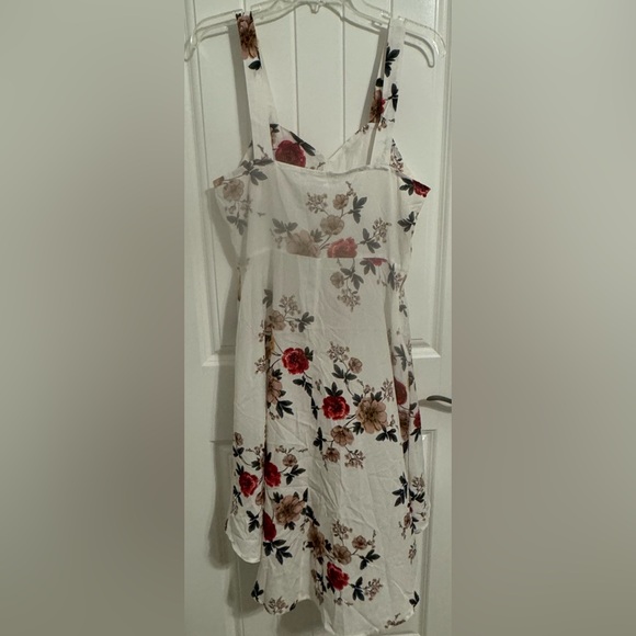 Dressfo white floral dress. - Picture 4 of 5
